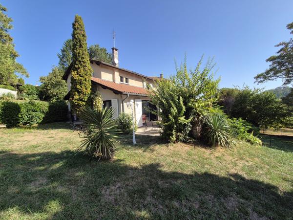 Maison mitoyenne d'un côté de 124,60 m² sur deux niveaux
