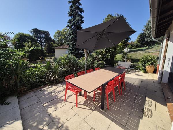 Maison mitoyenne d'un côté de 124,60 m² sur deux niveaux