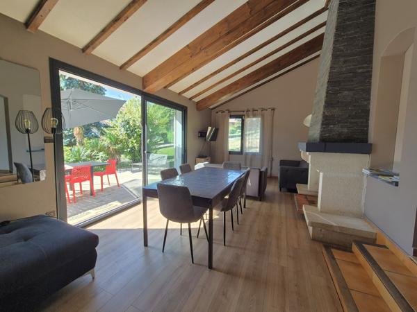 Maison mitoyenne d'un côté de 124,60 m² sur deux niveaux