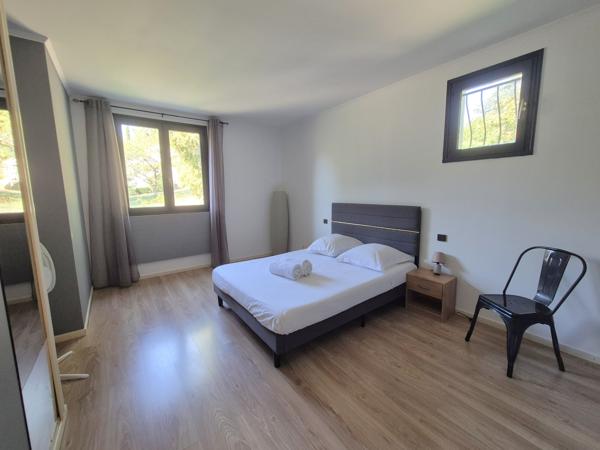 Maison mitoyenne d'un côté de 124,60 m² sur deux niveaux