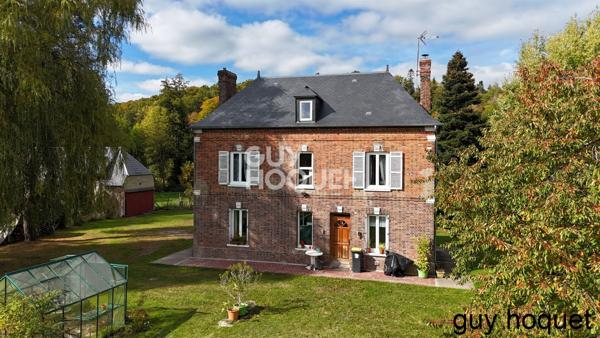 Charmante maison de caractère en briques à 10 minutes de Bernay, sur grand terrain arboré
