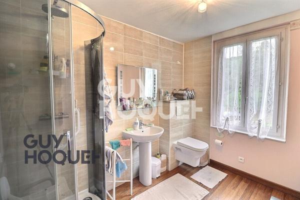 Charmante maison de caractère en briques à 10 minutes de Bernay, sur grand terrain arboré