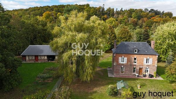 Charmante maison de caractère en briques à 10 minutes de Bernay, sur grand terrain arboré