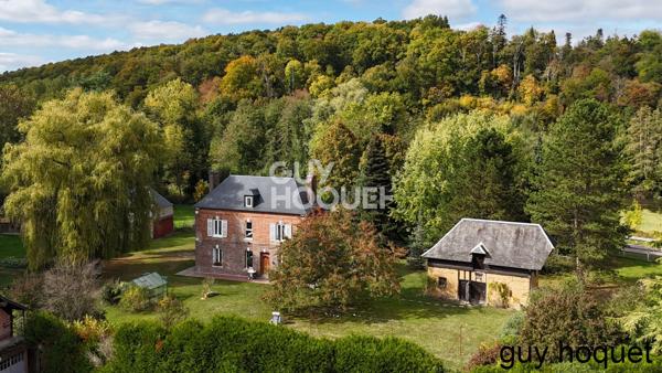 Charmante maison de caractère en briques à 10 minutes de Bernay, sur grand terrain arboré