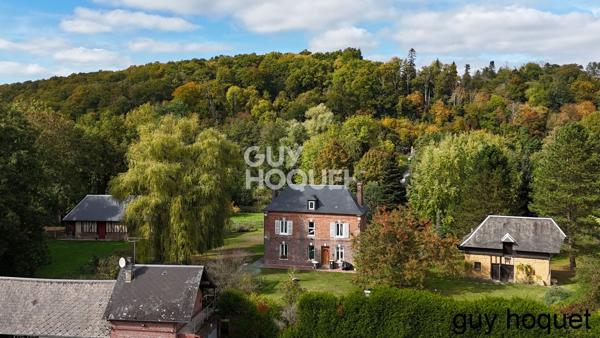 Charmante maison de caractère en briques à 10 minutes de Bernay, sur grand terrain arboré