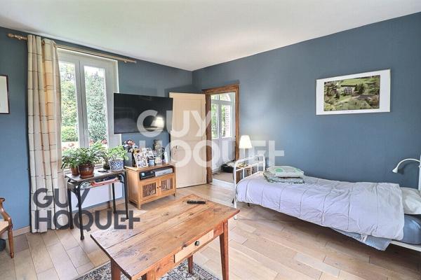 Charmante maison de caractère en briques à 10 minutes de Bernay, sur grand terrain arboré