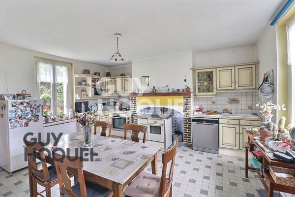 Charmante maison de caractère en briques à 10 minutes de Bernay, sur grand terrain arboré