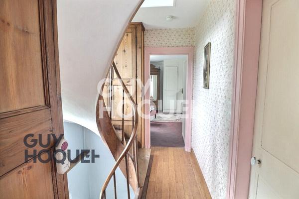 Charmante maison de caractère en briques à 10 minutes de Bernay, sur grand terrain arboré