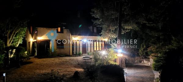 Maison
                                                                                                                                                                                                                                                                                                                        6 pièce(s)                                                                                                                                                                                                          4 chambre(s)                                                                                                                                                                                                          155  m²