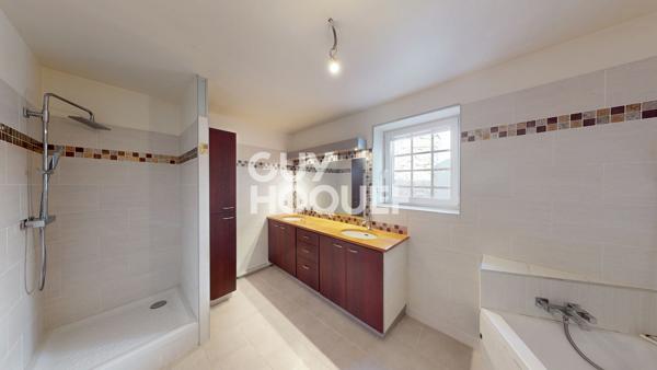 Bien d'exception en centre-ville : 175 m² habitables, jardin de 1 092 m² et garage double