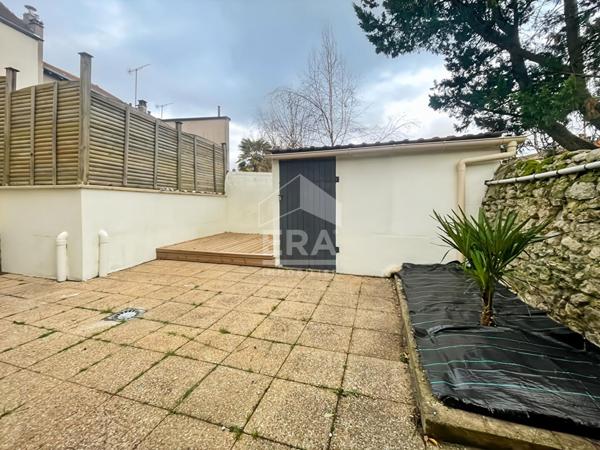 Appartement F2 en centre-ville d Étampes avec cour privative et faibles charges à vendre