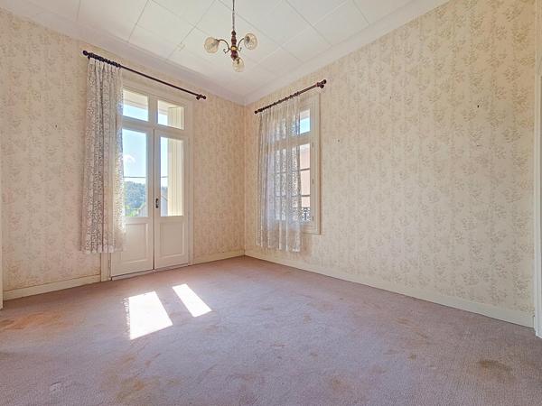 Maison de maître à Lamalou-les-Bains – 170 m² habitables, garage, cachet et potentiel