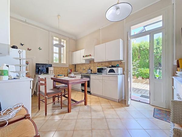 Maison de maître à Lamalou-les-Bains – 170 m² habitables, garage, cachet et potentiel