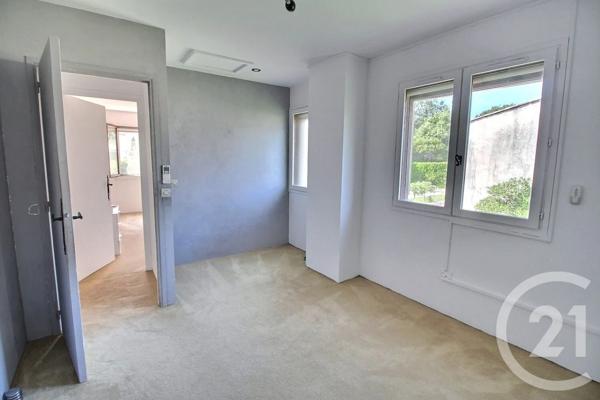 Maison à vendre  6 pièces - 163 m 2   VALBONNE  - 06