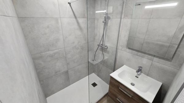 Spacieux T3 de 78 m² rénové à neuf avec vue Jura, Résidence sécurisée avec services