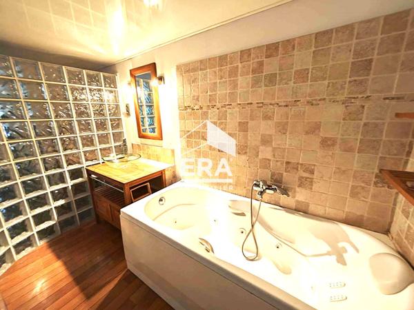 Loft à vendre Marseille 13001  Investissement locatif avec box  Proche Gare Saint-Charles