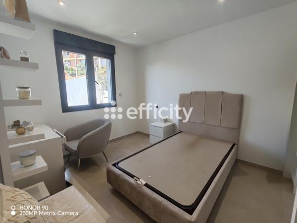 Maison
         4 pièces
        - 112 m² Bien prestige 440 000 € *