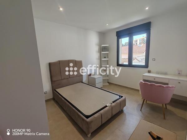 Maison
         4 pièces
        - 112 m² Bien prestige 440 000 € *