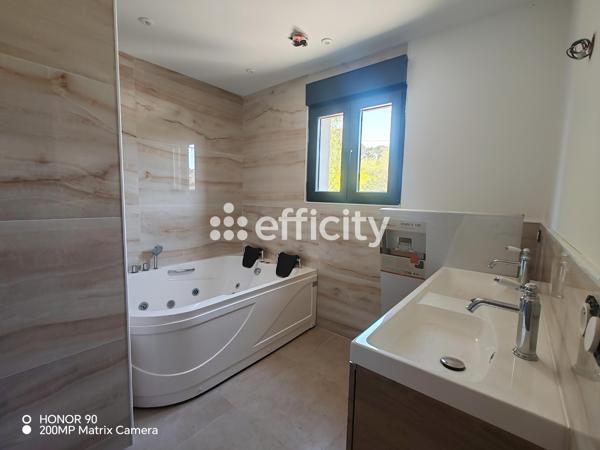 Maison
         4 pièces
        - 112 m² Bien prestige 440 000 € *