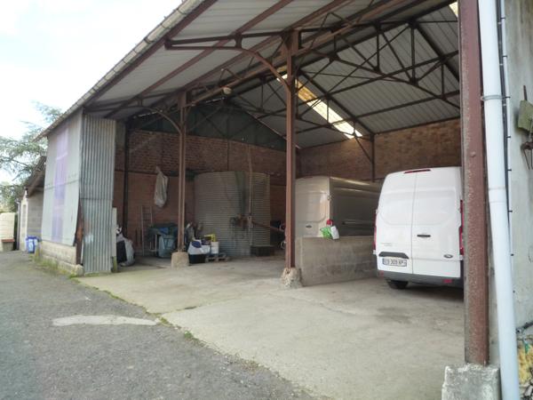 ESSOMES SUR MARNE (02) à vendre joli corps de ferme avec maison et nombreux bâtiments sur un terrain de 10 hectares
