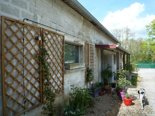 ESSOMES SUR MARNE (02) à vendre joli corps de ferme avec maison et nombreux bâtiments sur un terrain de 10 hectares