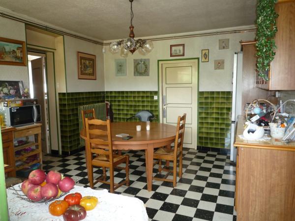 ESSOMES SUR MARNE (02) à vendre joli corps de ferme avec maison et nombreux bâtiments sur un terrain de 10 hectares