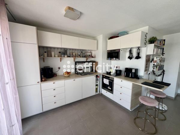 Appartement
         3 pièces
        - 62 m² 150 000 € *