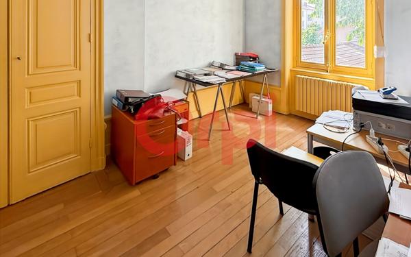Maison à vendre    6 pièces • 200 m2 Lyon 8