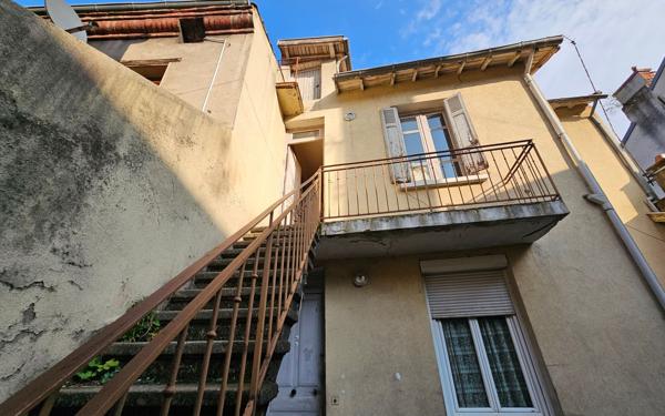 Immeuble à vendre    10 pièces • 384,40 m2 Saint-Étienne