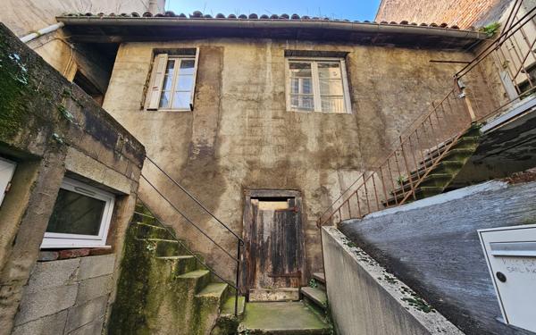 Immeuble à vendre    10 pièces • 384,40 m2 Saint-Étienne
