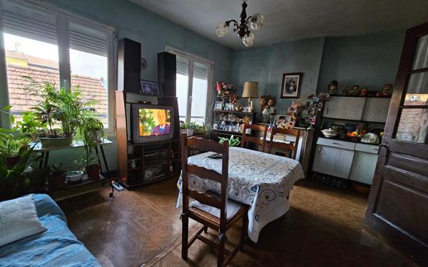 Immeuble à vendre    10 pièces • 384,40 m2 Saint-Étienne