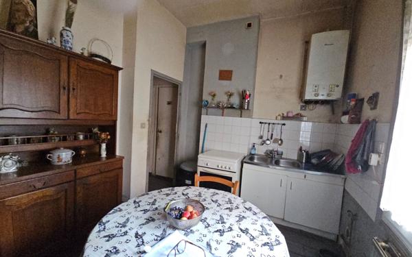 Immeuble à vendre    10 pièces • 384,40 m2 Saint-Étienne