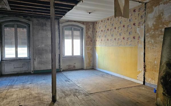 Immeuble à vendre    10 pièces • 384,40 m2 Saint-Étienne