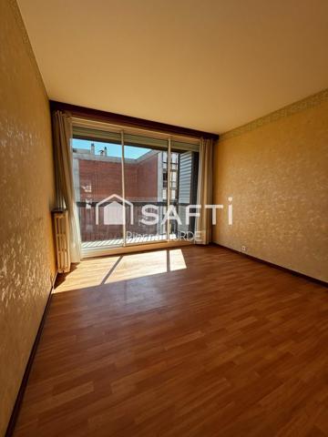 Appartement T5 rénové avec balcons et stationnement