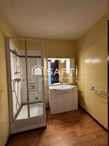 Appartement T5 rénové avec balcons et stationnement