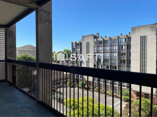Appartement T5 rénové avec balcons et stationnement