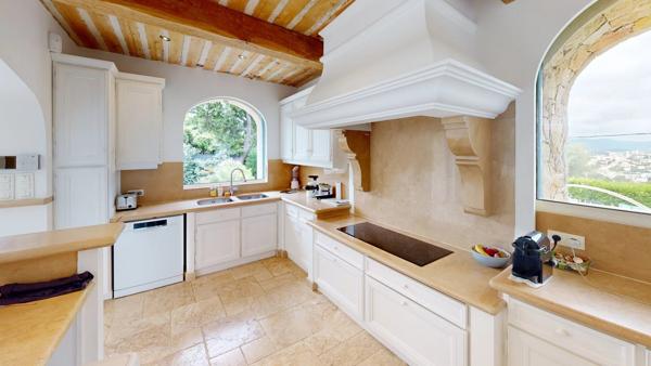 EXCEPTIONNELLE PROPRIETE LUXUEUSE ET DE CARACTERE