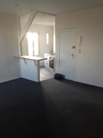 Location                                                      Appartement
                        
                     3 pièces                      57 m2                     à Saint-Quentin
