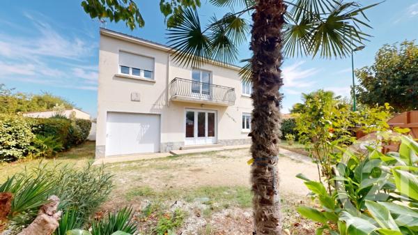 Maison à vendre  6 pièces - 106,70 m 2   JARD SUR MER  - 85