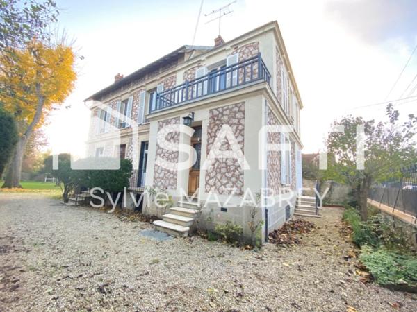 Maison pleine de charme avec son parc arboré