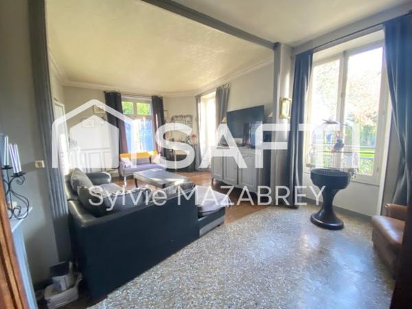 Maison pleine de charme avec son parc arboré