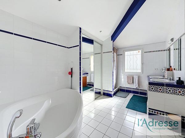 Maison 7 pièces Bruguières - BRUGUIÈRES ? Maison familiale de caractère avec piscine et double garage