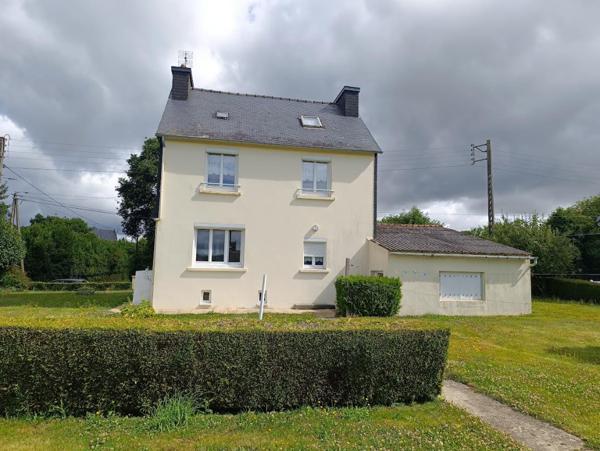 29520 Châteauneuf du Faou maison avec 4  chambres et salle d'eau récente pas de vis à vis
