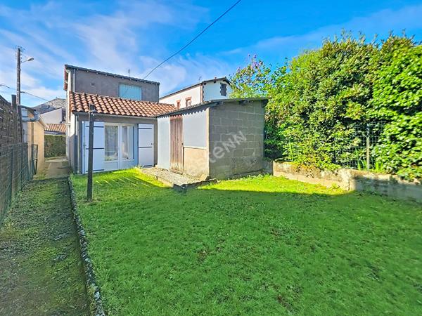 Maison A VENDRE à ANCENIS-SAINT-GEREON, deux chambres, petit jardin, au calme