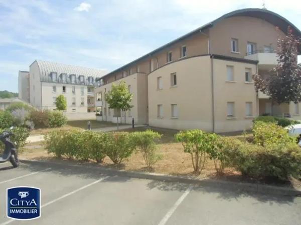 Appartement à louer 3 pièces 52.74m² Saint-Amand-Montrond (18200)