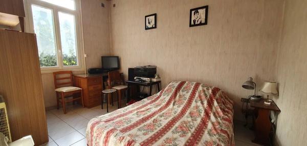 Maison de ville avec 2 garages et atelier