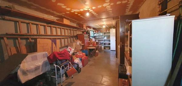 Maison de ville avec 2 garages et atelier