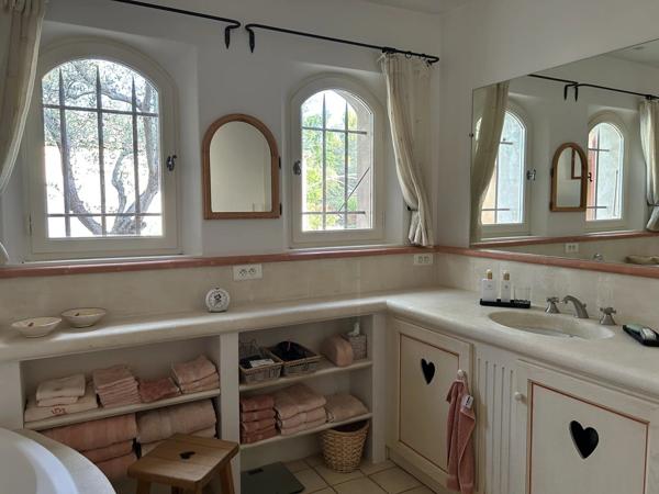 Propriété au coeur du Domaine et Golf de Pont Royal avec Vue Sur Golf