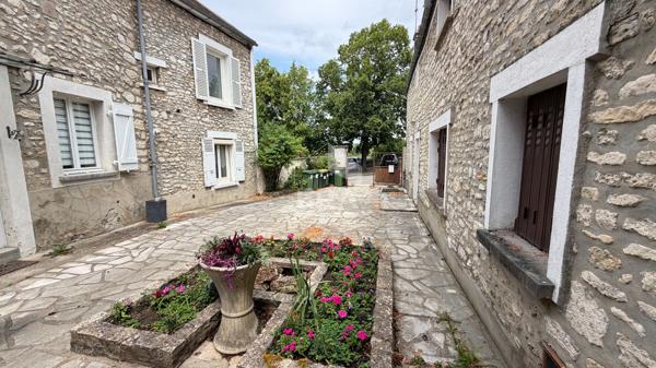 Thiverval Grignon Maison  avec Jardin non attenant