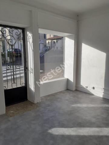 Local commercial  de 30.04 m2 en centre ville de Retournac